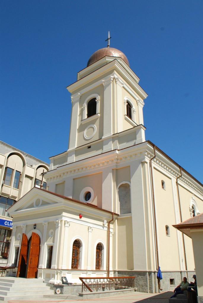 Biserica - vedere exterioară