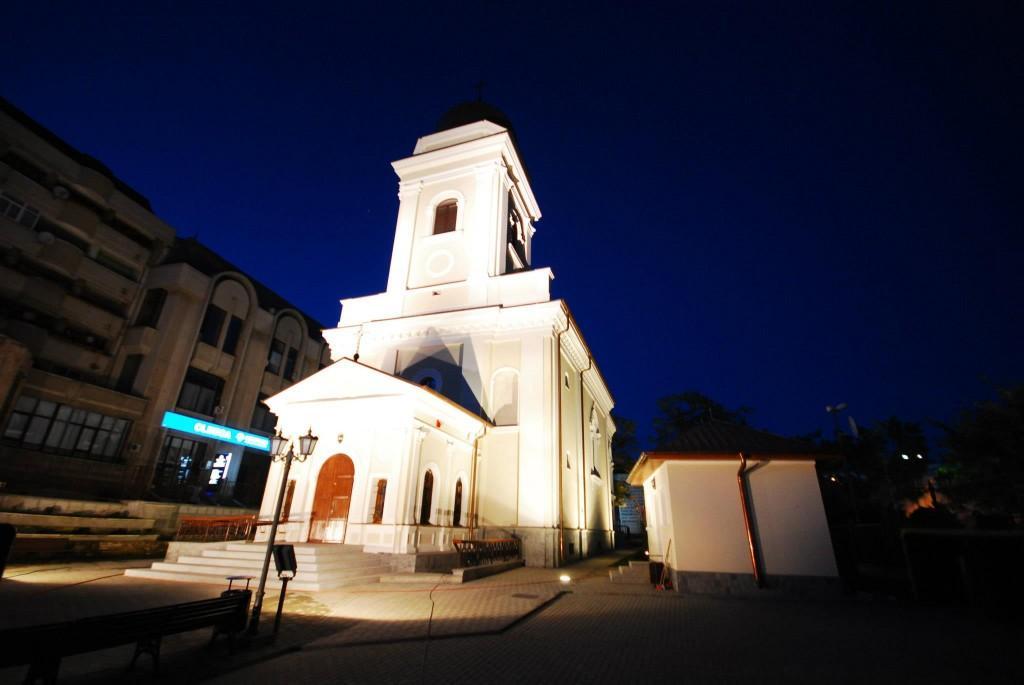 Biserica - vedere exterioară
