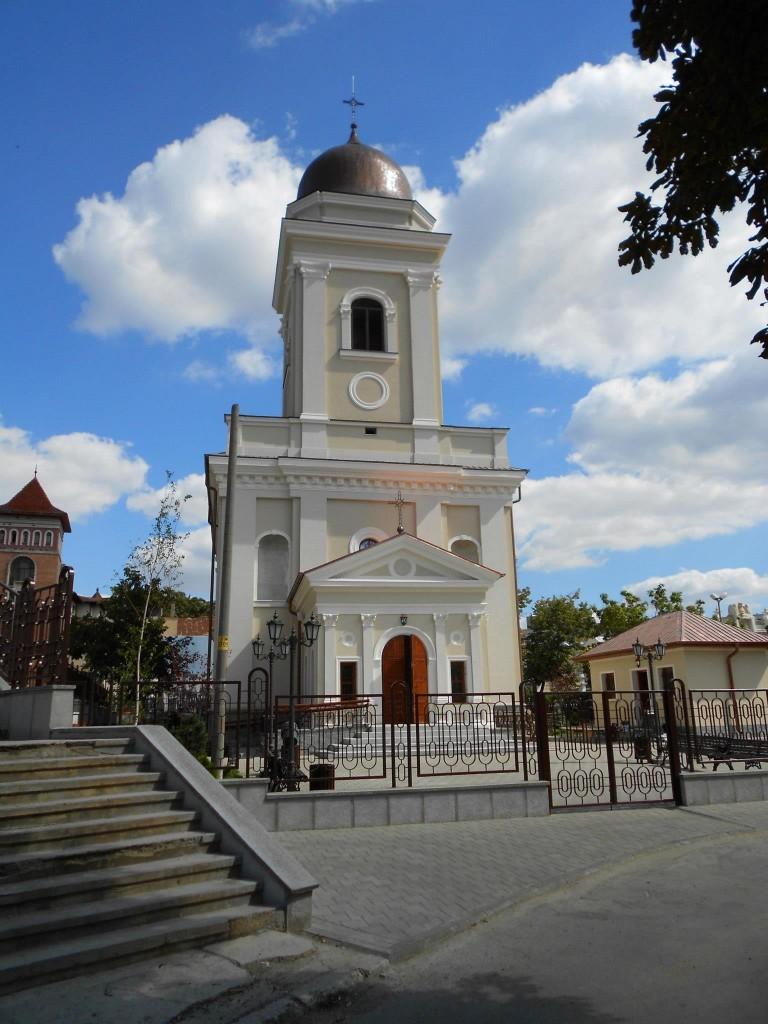 Biserica - vedere exterioară